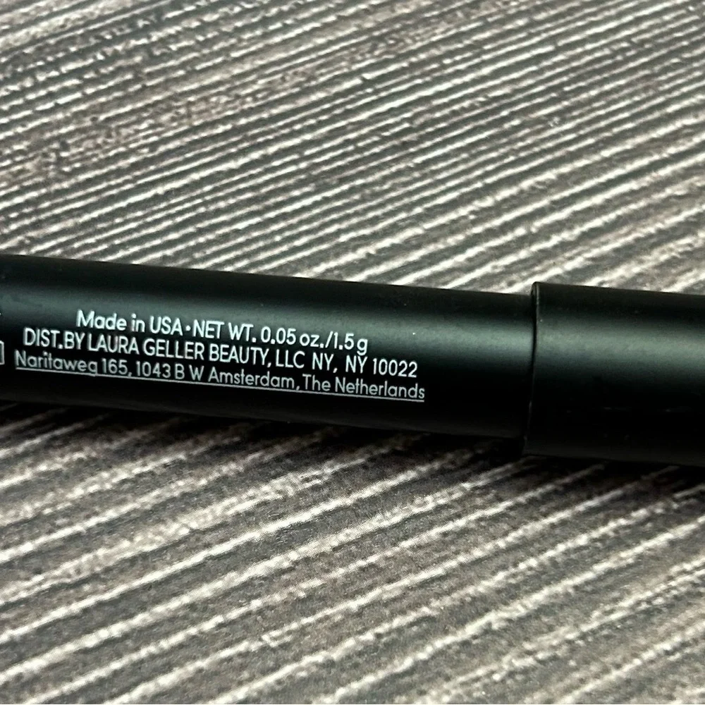Laura Geller Love Me Matte Lip Crayon - Guava Lust